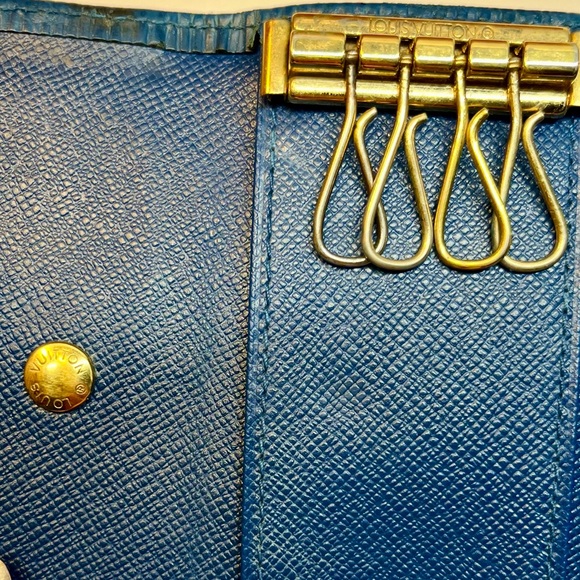 Authentic Louis Vuitton blue epi leather 4 key ring card holder - Picture 7 of 14